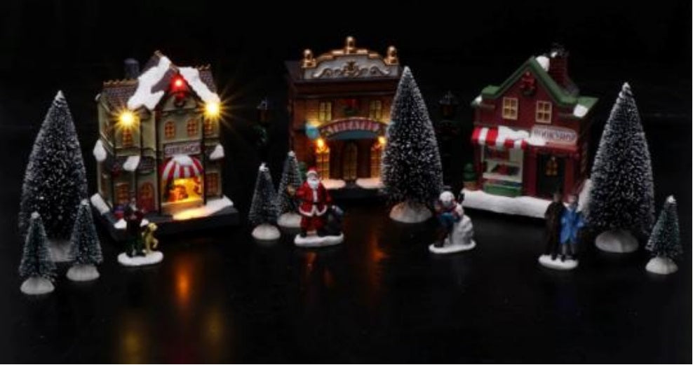 Paesaggio invernale composto da 17 pezzi in plastica da interno con 11 LED