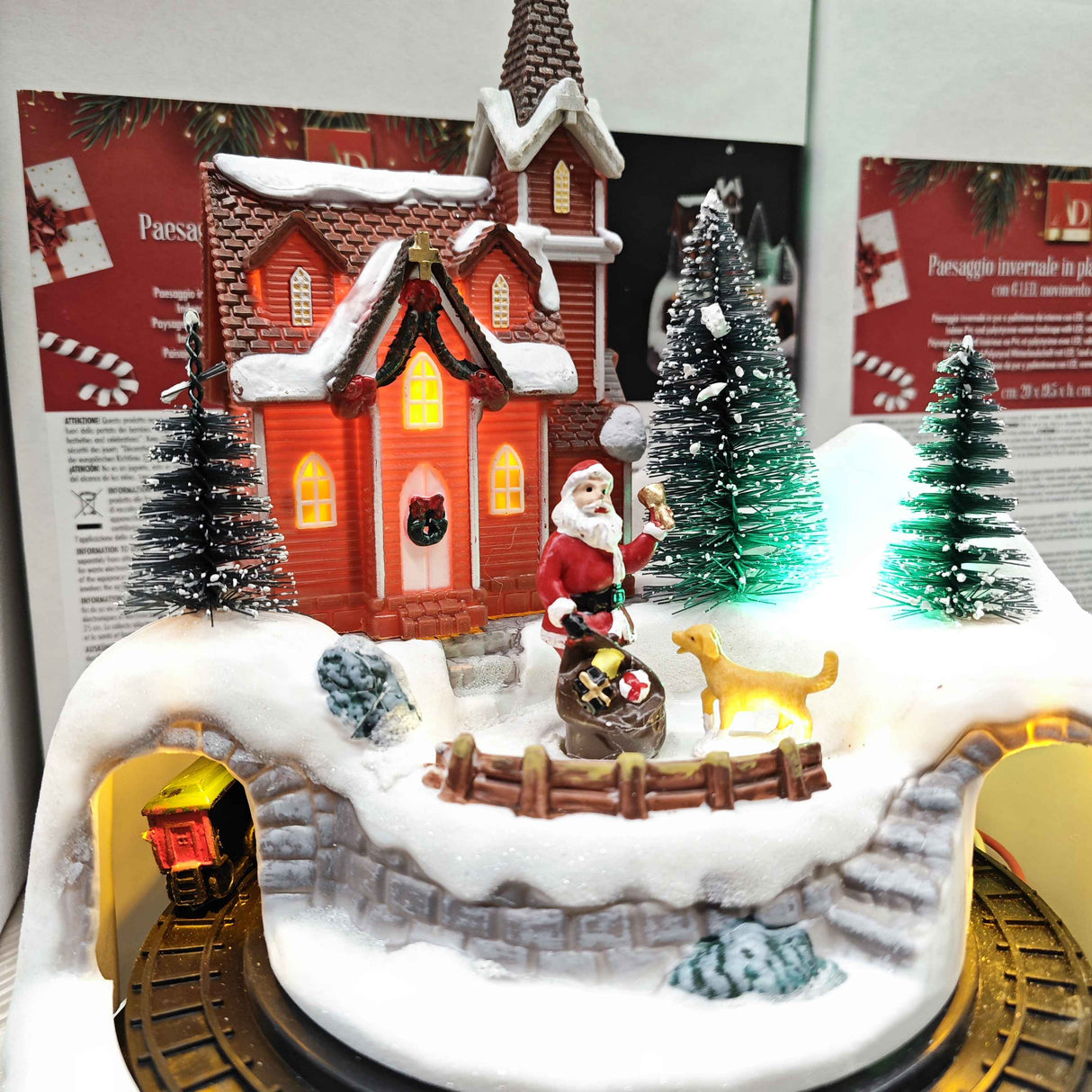 Paesaggio invernale con treno e casa - 6 luci a led, movimento e musica