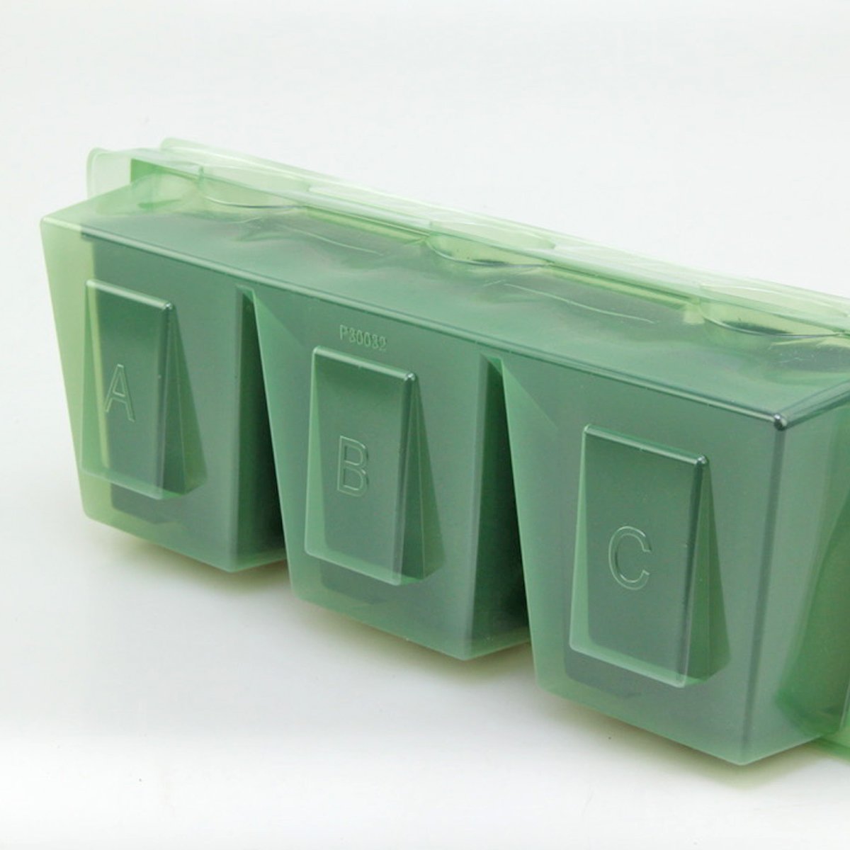 Pacco per ordinazione postale per 3 piante in vasi quadrati 11x11x12 cm.