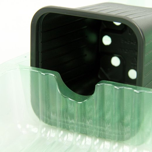 Pacco per ordine per corrispondenza contenente 4 piante in vasi di 8x8x8 cm.