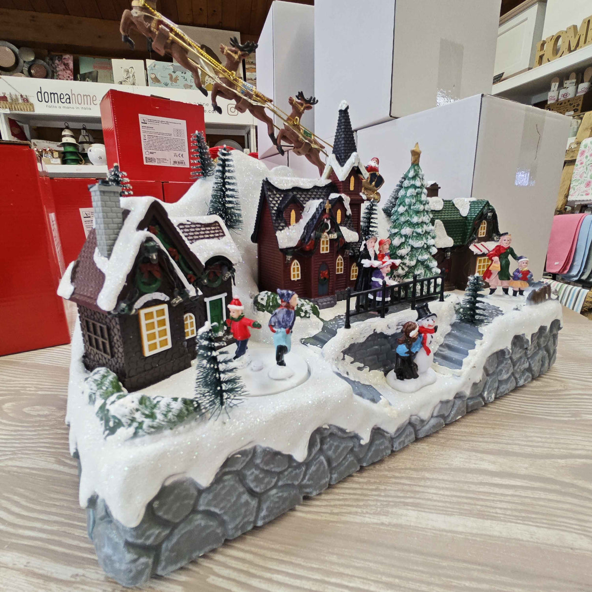 Paesaggio invernale Babbo Natale in slitta con 28 luci a led bianco caldo, musica e movimenti