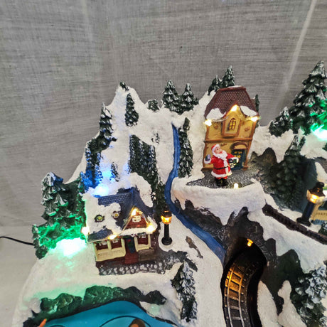 Weihnachtsdorf mit Schnee, verschneite Landschaft für drinnen mit 44 LEDs, Bewegung und Musik