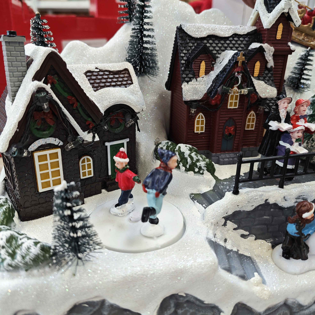 Paesaggio invernale Babbo Natale in slitta con 28 luci a led bianco caldo, musica e movimenti