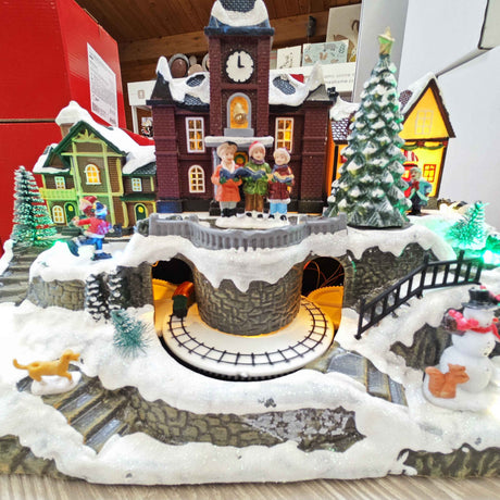 Paysage d'hiver avec train, 15 lumières LED blanc chaud, musique et mouvements
