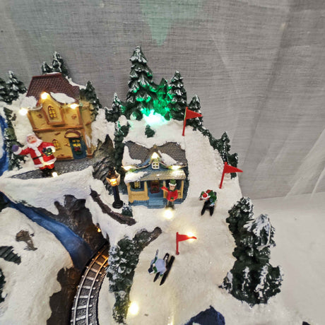 Weihnachtsdorf mit Schnee, verschneite Landschaft für drinnen mit 44 LEDs, Bewegung und Musik