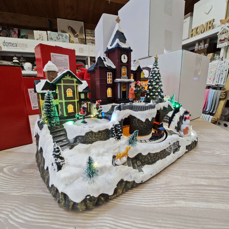 Paysage d'hiver avec train, 15 lumières LED blanc chaud, musique et mouvements