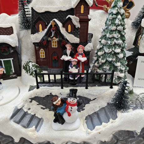Winterlandschaft Weihnachtsmann im Schlitten mit 28 warmweißen LED-Lichtern, Musik und Bewegungen
