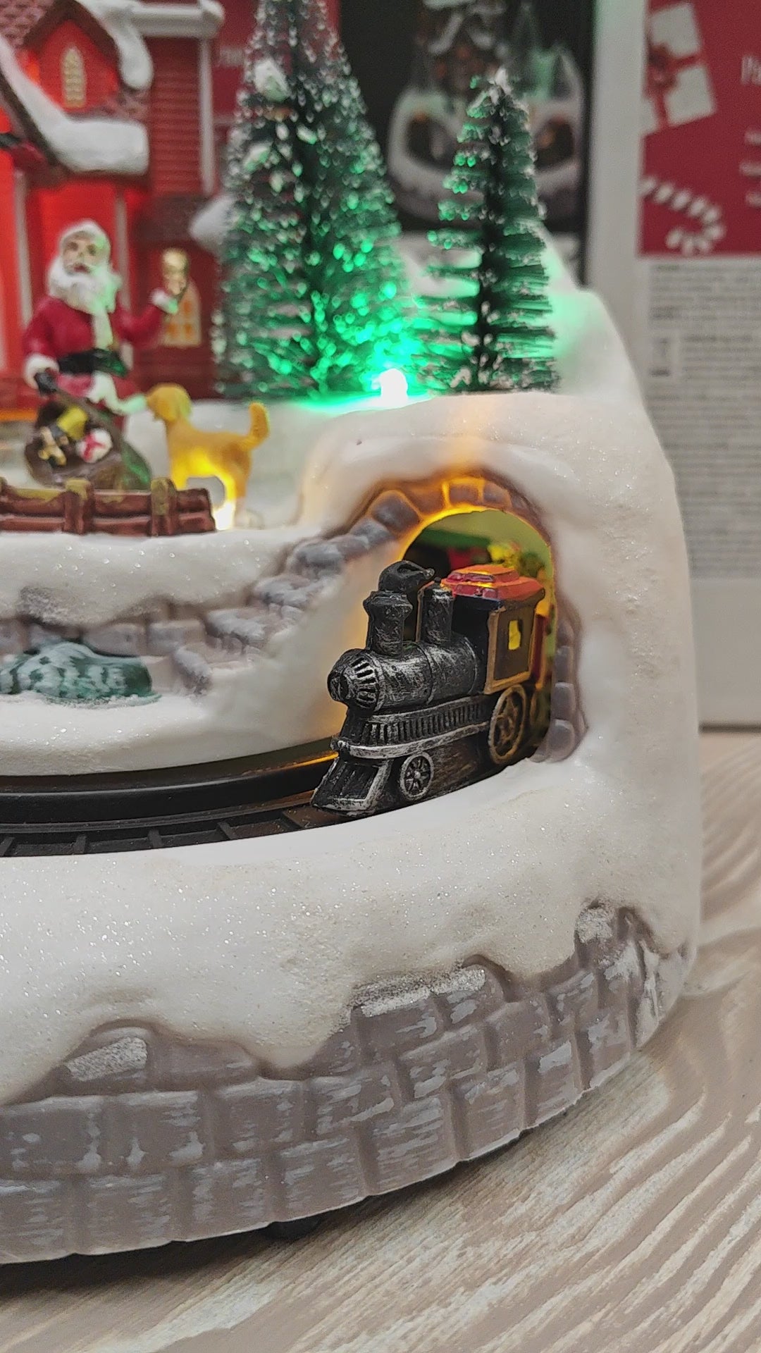 Paesaggio invernale con treno e casa - 6 luci a led, movimento e musica