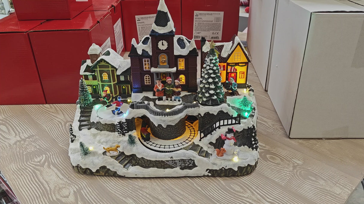 Paesaggio invernale con trenino, 15 luci a led bianco caldo, musica e movimenti