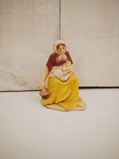 Donna con Neonato a Sedere - 10 cm - Statuina per Decorare il Presepe MillStore